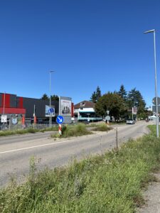 Baustelle B 3 Norsingen am REWE mit Überquerungshilfe