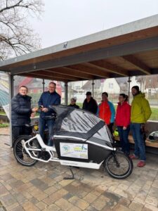 E-Lastenrad in Ehrenstetten an der Bushaltestelle Ehrenstetten Kirche